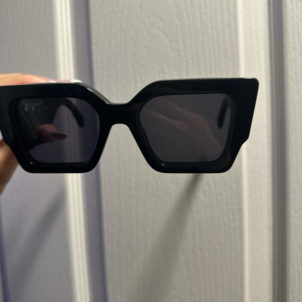 Chic Black Sunglasses